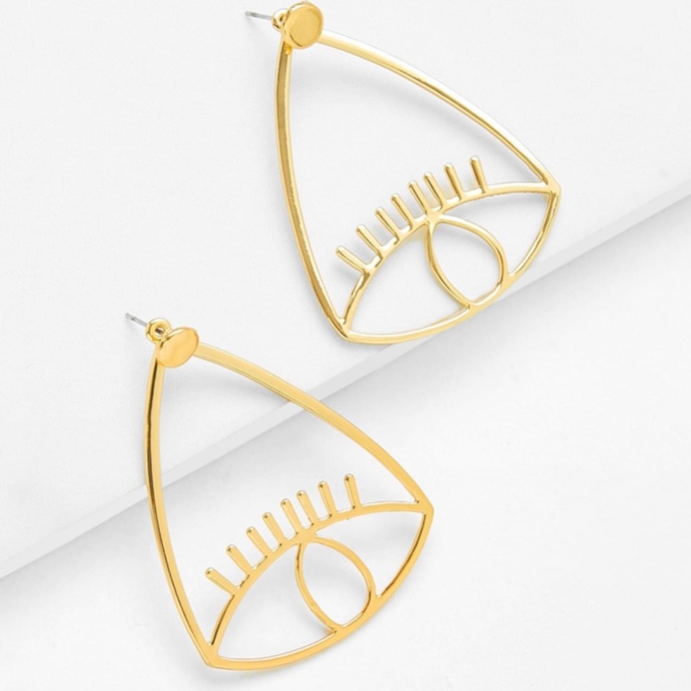 Women fashion earrings